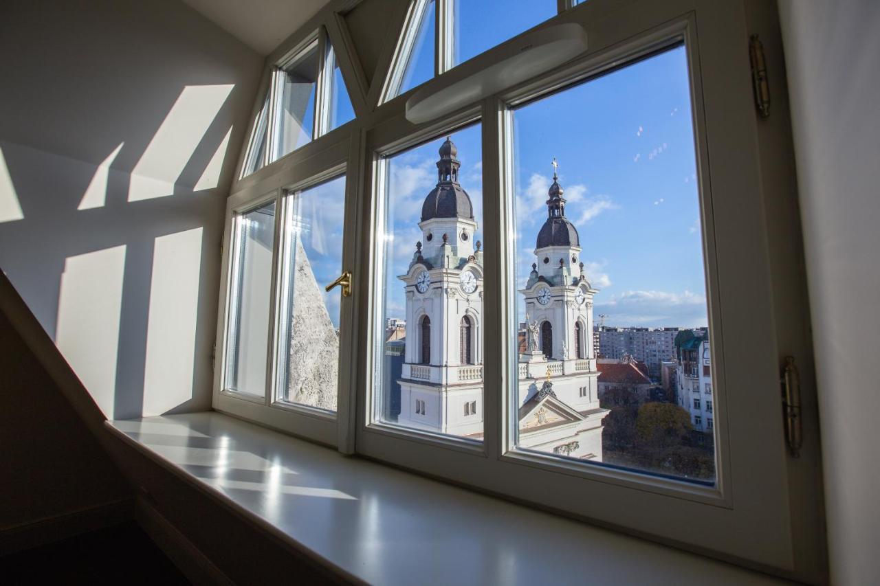 Zoya Luxury Residence Budapest Eksteriør bilde View from the stairwell