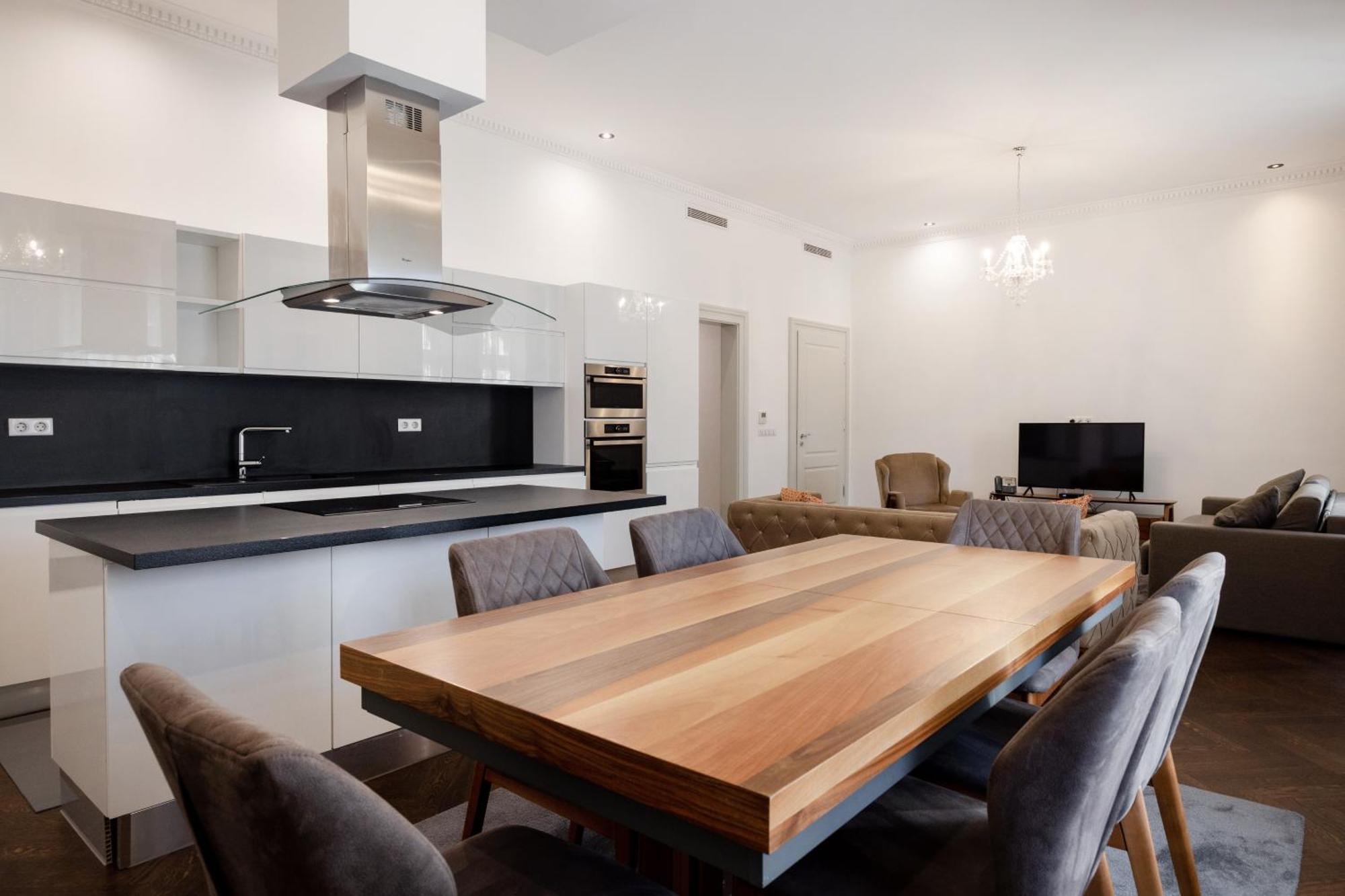 Zoya Luxury Residence Budapest Eksteriør bilde A modern kitchen
