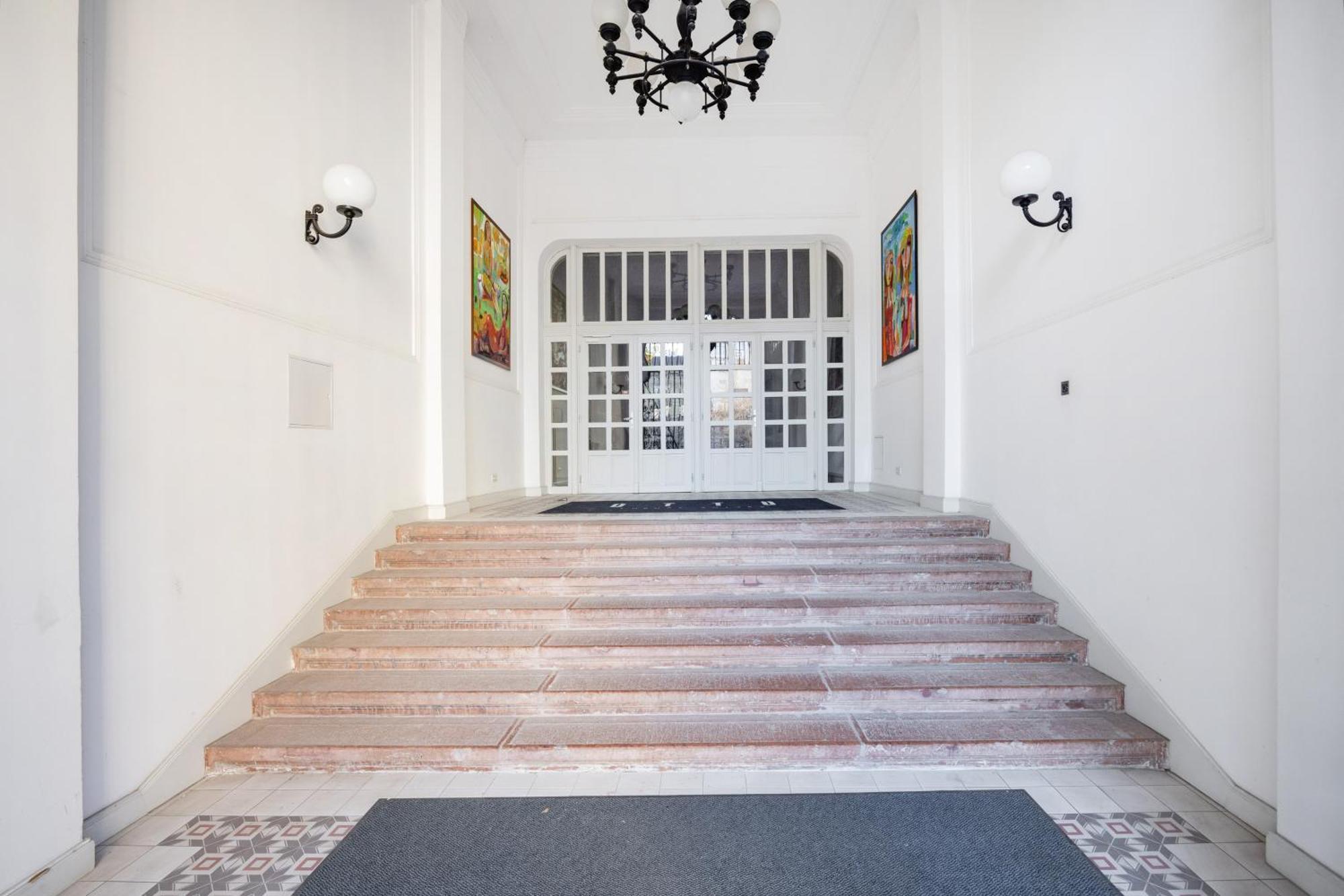Zoya Luxury Residence Budapest Eksteriør bilde Entrance to the museum
