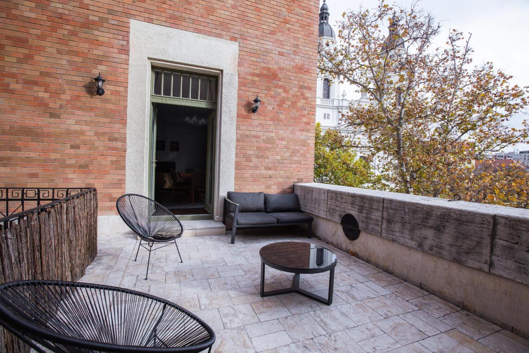 Zoya Luxury Residence Budapest Eksteriør bilde The terrace of the hotel