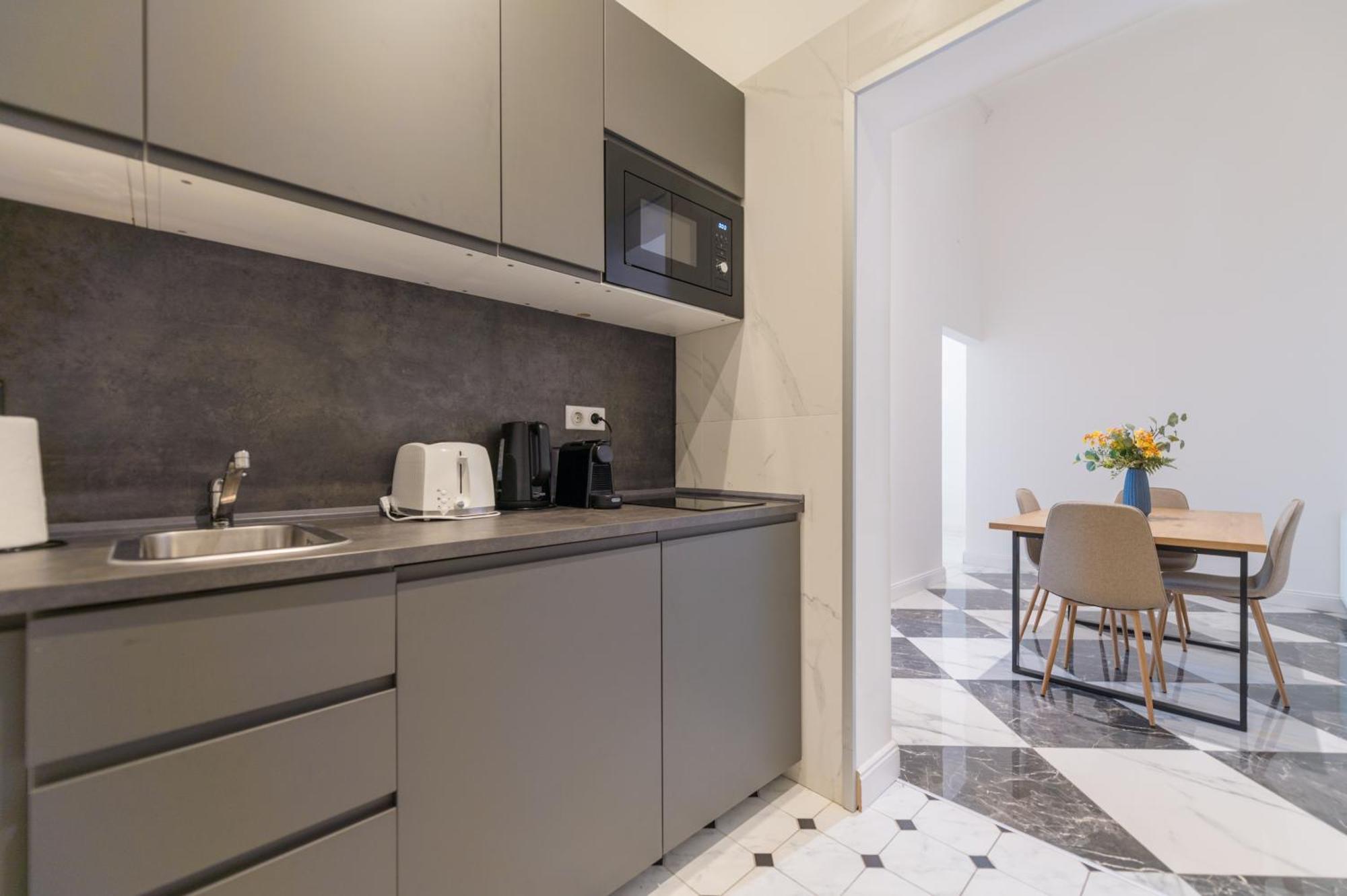Zoya Luxury Residence Budapest Eksteriør bilde A modern kitchen