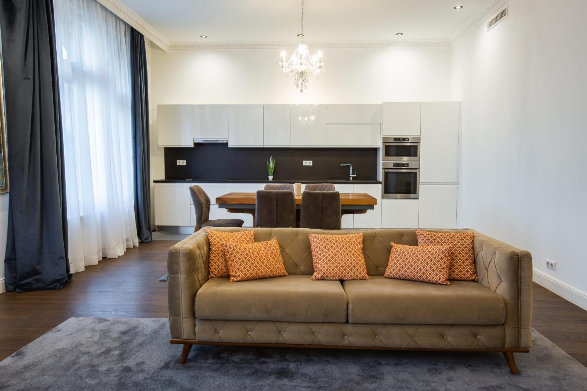 Zoya Luxury Residence Budapest Eksteriør bilde A living room with a sofa