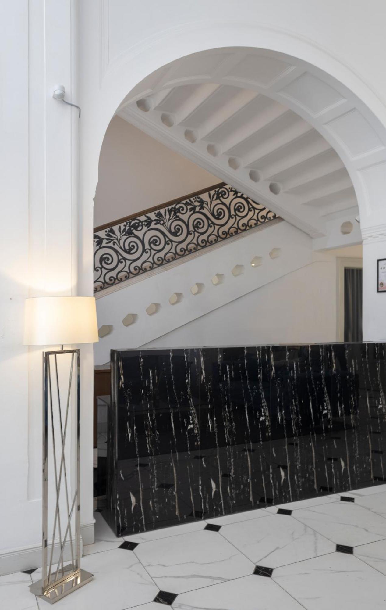 Zoya Luxury Residence Budapest Eksteriør bilde Interior of the hotel